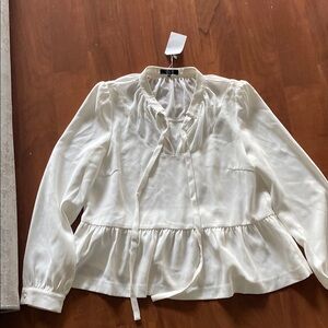 Elegant White Blouse M. New.